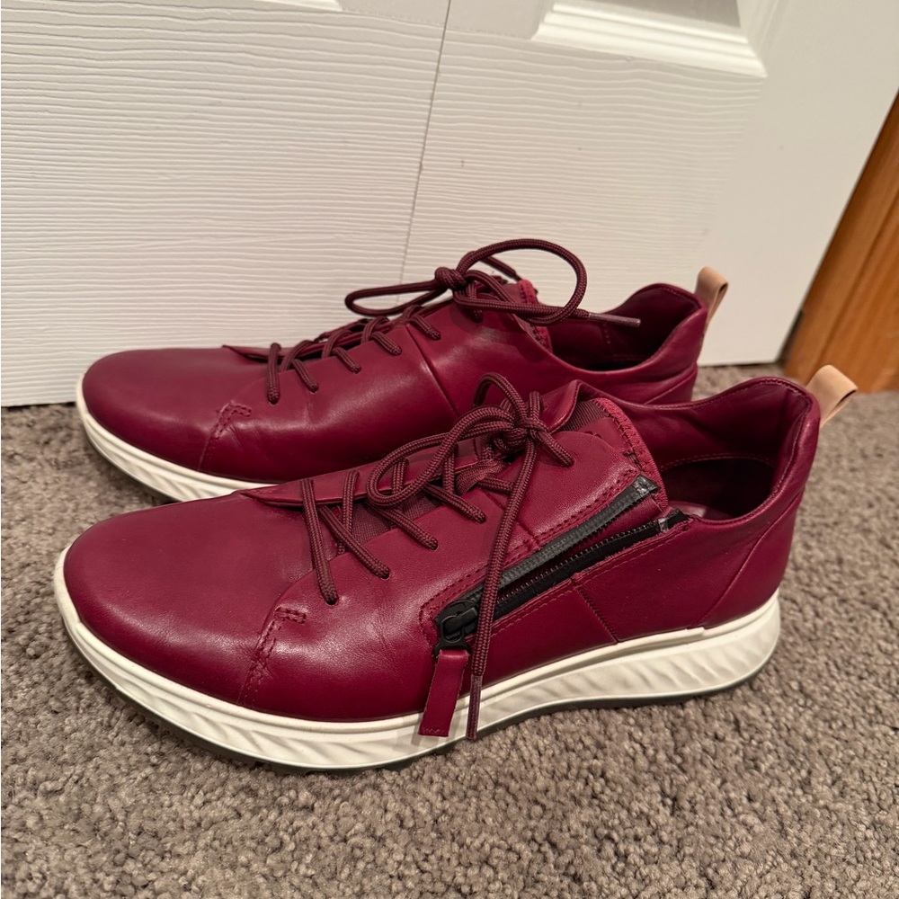 Women’s Ecco ST.1  Burgundy/Red Leather Sneakers with Side Zip